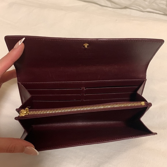 Authentic Louis Vuitton Vernis Sarah Wallet - Picture 2 of 3